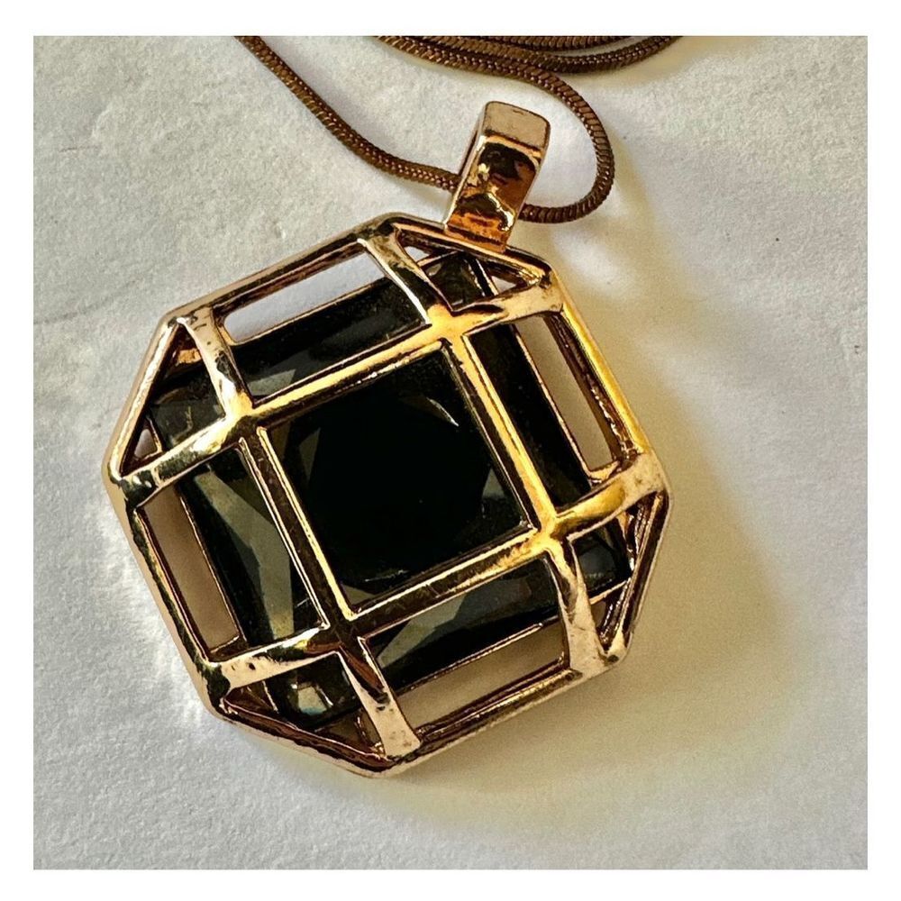 Gold tone pendant necklace with crystal inside - Picture 4 of 11